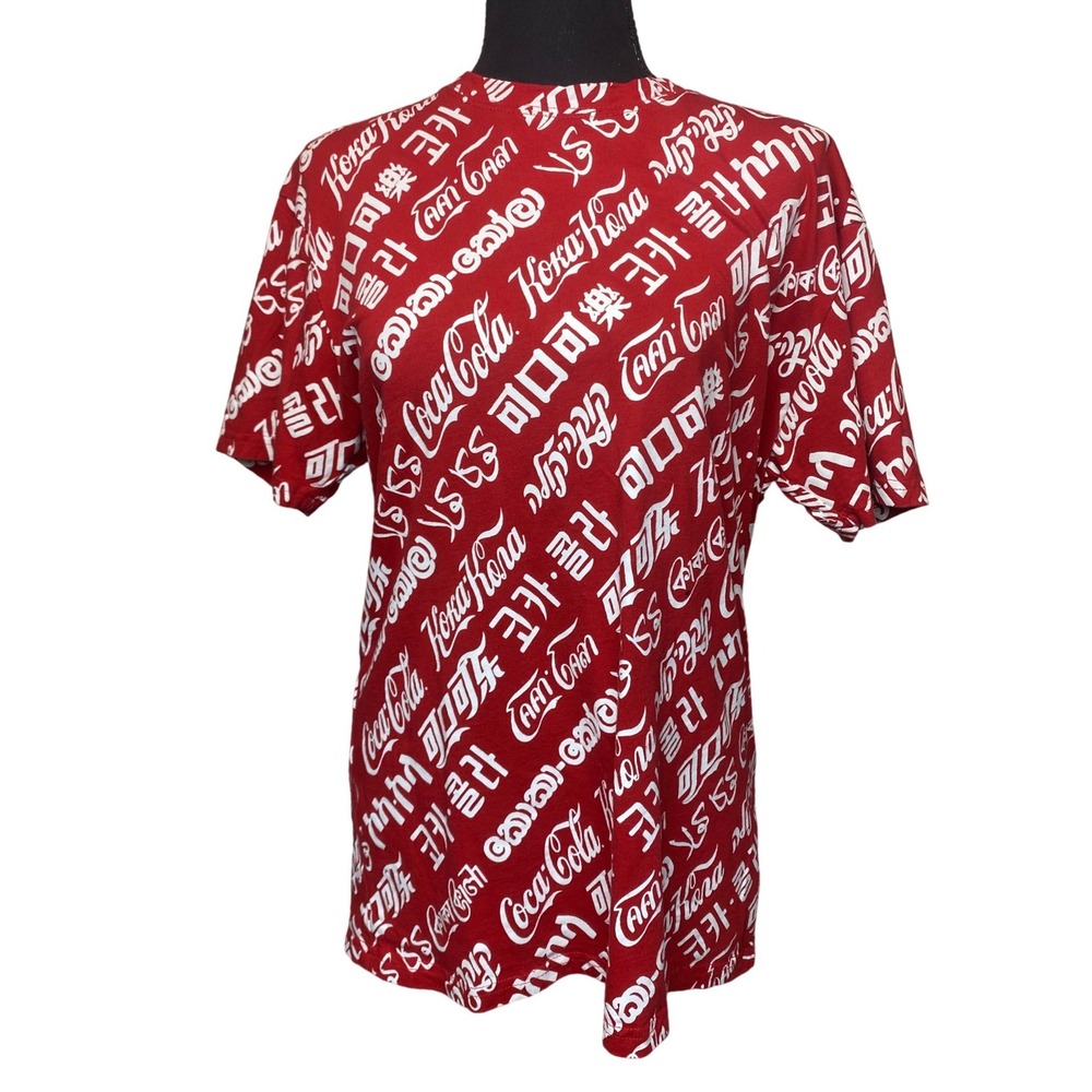 Coca-Cola International Languages All Over Print Red Graphic T-Shirt Mens Medium